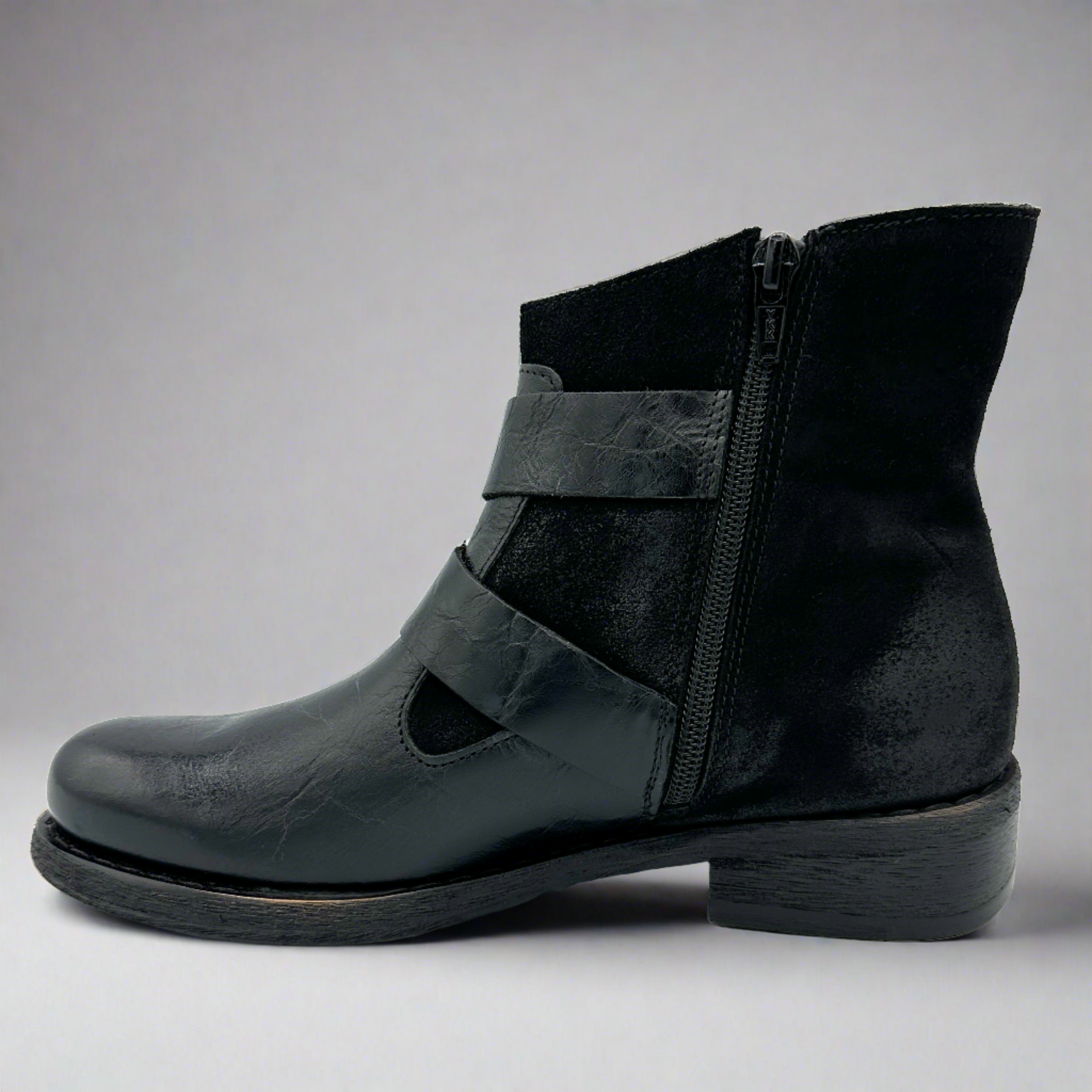 B932 Boot
